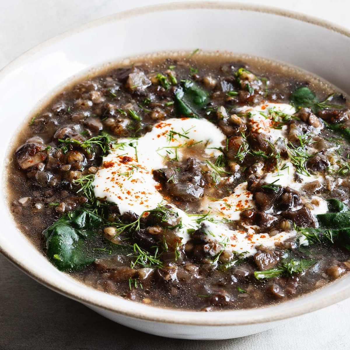 Sriuba su grybais ir grikiais: grybų saugumas ir fitatų kiekio mažinimas